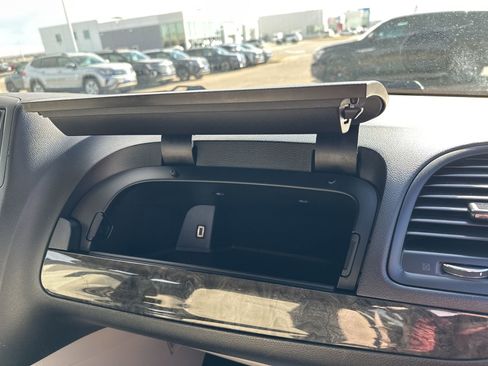 Used 2015 Dodge Grand Caravan American Value Package w/ UConnect Hands-Free Group FWD image 42