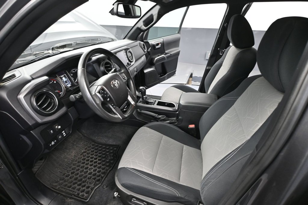 Used 2021 Toyota Tacoma TRD Sport AWD/4WD image 16