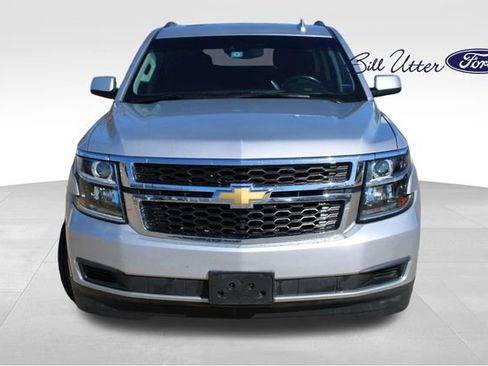 Used 2018 Chevrolet Suburban LT image 2