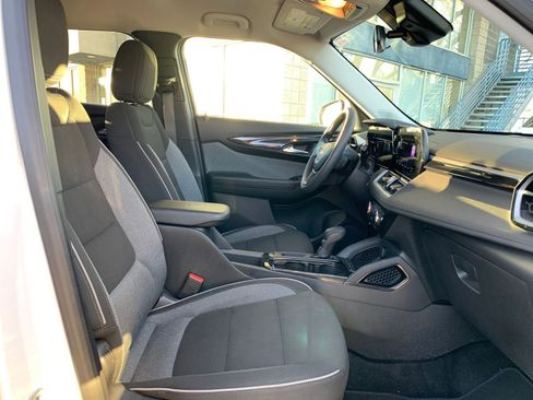 Used 2025 Chevrolet TrailBlazer LT w/ Driver Confidence Package image 34