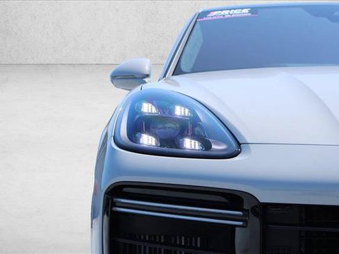 Used 2023 Porsche Cayenne Turbo AWD/4WD image 4