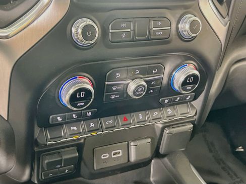 Used 2021 GMC Sierra 1500 SLT w/ SLT Premium Package AWD/4WD image 15