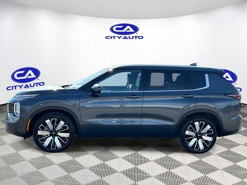 Used 2025 Mitsubishi Outlander SE image 7