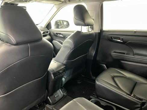 Used 2024 Toyota Highlander XLE image 21