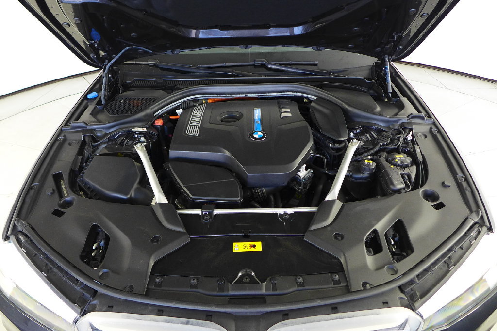 Used 2018 BMW 530e w/ Premium Package 2 RWD image 6