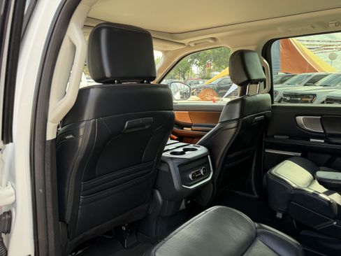 Used 2025 Ford Expedition Platinum AWD/4WD image 12