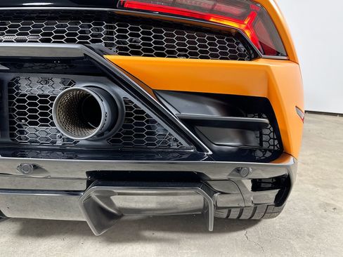 Used 2021 Lamborghini Huracan EVO RWD image 56