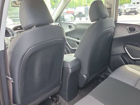 Used 2025 Kia Soul LX w/ LX Technology Package FWD image 10
