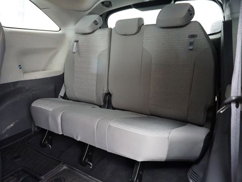 Used 2022 Toyota Sienna LE image 15