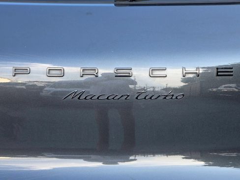 Used 2018 Porsche Macan Turbo AWD/4WD image 39