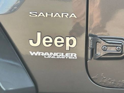 Used 2018 Jeep Wrangler Unlimited Sahara image 11