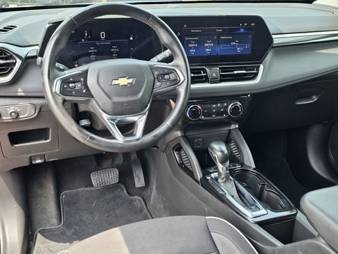 Used 2024 Chevrolet TrailBlazer LT w/ LT Cold Weather Package FWD image 33