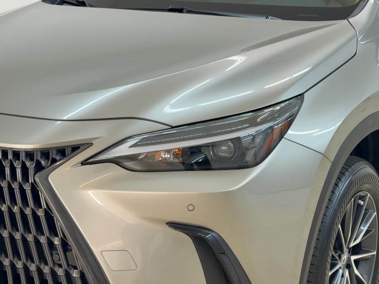 Used 2024 Lexus NX 250 FWD w/ Towing Package (2000 Lbs) image 12
