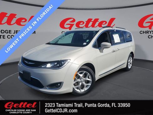 Used 2017 Chrysler Pacifica Touring-L w/ Tire & Wheel Group image 1