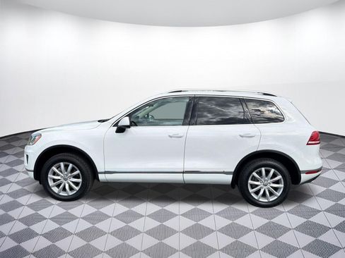 Used 2016 Volkswagen Touareg Sport AWD/4WD image 2
