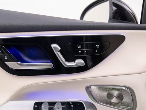 Used 2025 Mercedes-Benz GLC 350e 4MATIC image 15