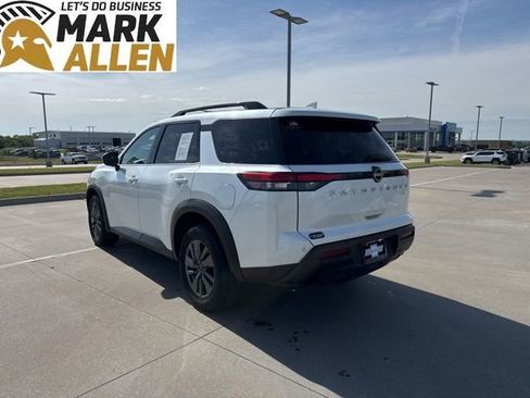 Used 2025 Nissan Pathfinder SV FWD image 4