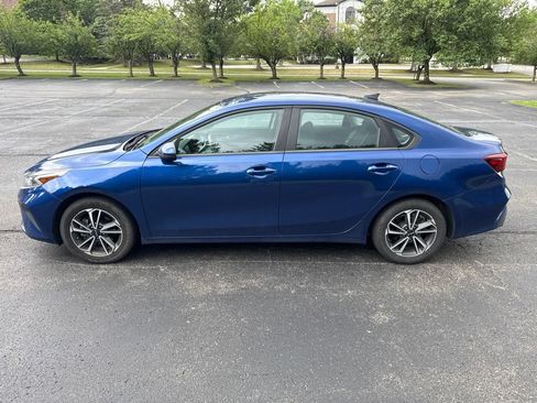 Used 2022 Kia Forte LXS FWD image 4