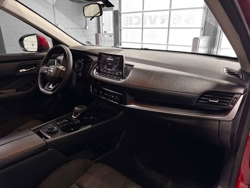 Certified 2025 Nissan Rogue SV image 24