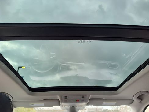 Used 2022 Volkswagen Tiguan SE image 33