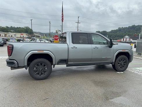Used 2024 GMC Sierra 2500 AT4 w/ AT4 Premium Plus Package AWD/4WD image 3