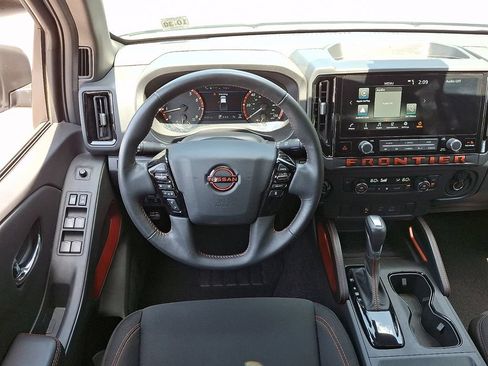 Used 2025 Nissan Frontier PRO-4X AWD/4WD image 13