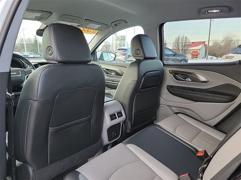 Used 2024 GMC Terrain SLT image 12