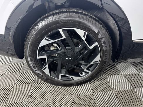 Used 2025 Kia Sportage SX image 33