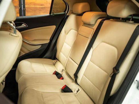 Used 2020 Mercedes-Benz GLA 250 4MATIC image 11