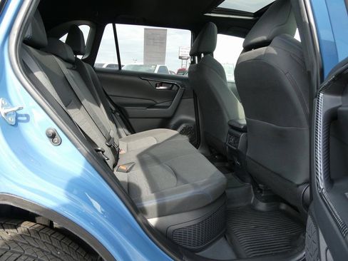 Used 2022 Toyota RAV4 SE w/ Convenience Package image 15