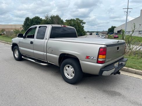Used 2003 GMC Sierra 1500 SLT w/ SLT Preferred Equipment Group AWD/4WD image 4