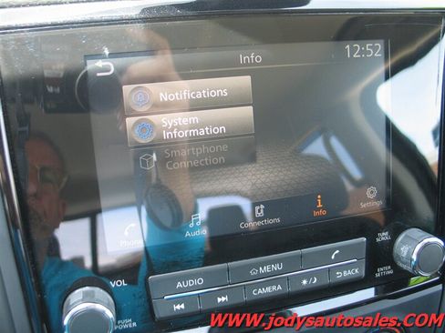 Used 2024 Nissan Titan SV AWD/4WD image 16