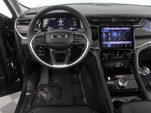 Used 2023 Jeep Grand Cherokee 4WD 4xe image 11