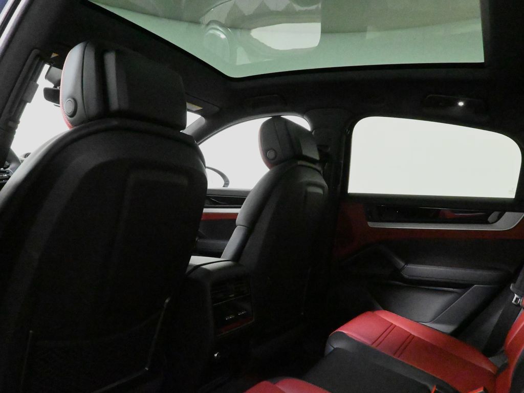 Used 2026 Porsche Cayenne S AWD/4WD image 36