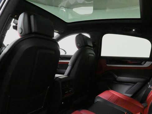 Used 2026 Porsche Cayenne S AWD/4WD image 36