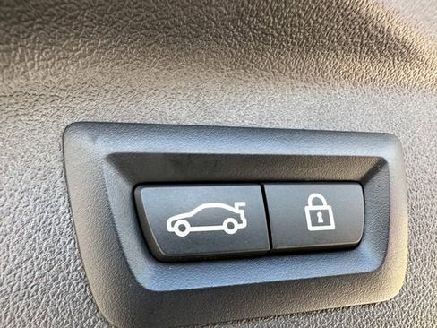 Used 2023 BMW X7 xDrive40i w/ M Sport Package image 49