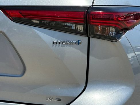 Used 2021 Toyota Highlander XLE FWD image 30