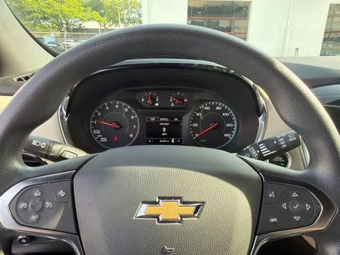 Used 2022 Chevrolet Traverse LS FWD image 13