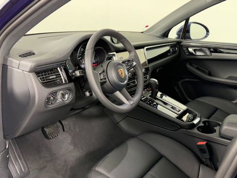 Certified 2026 Porsche Macan AWD/4WD image 4