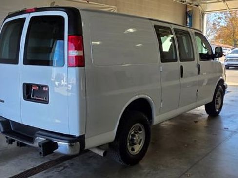 Used 2022 Chevrolet Express 2500 w/ Driver Convenience Package image 7