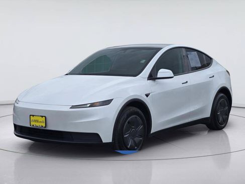 Used 2026 Tesla Model Y 2WD image 1