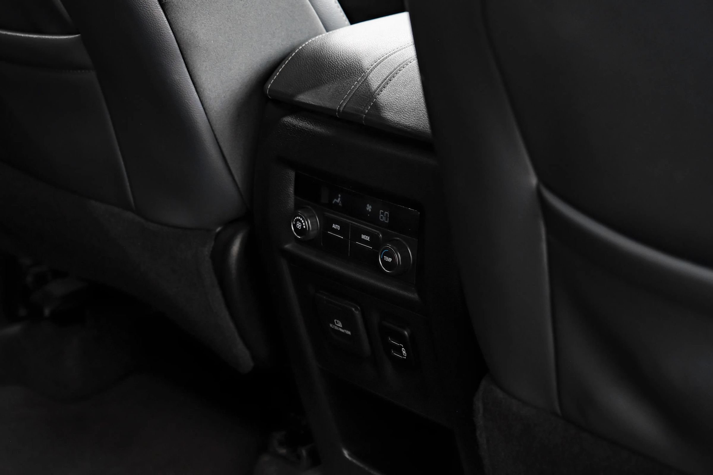 Used 2018 Chevrolet Traverse LT FWD image 49