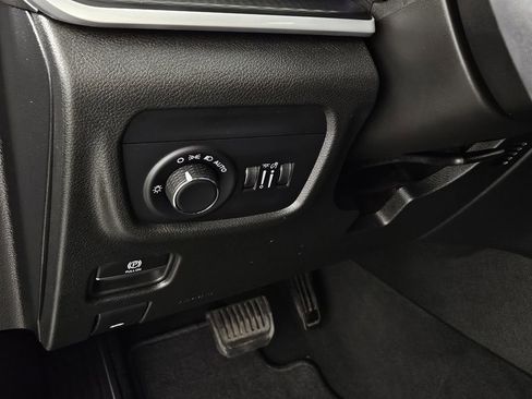 Used 2025 Jeep Grand Cherokee Laredo RWD image 25