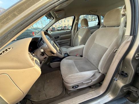 Used 2005 Ford Taurus SE image 6