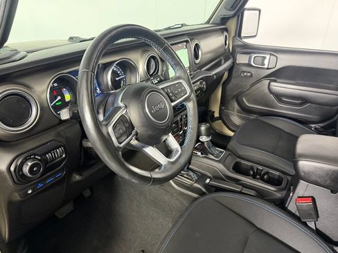 Used 2022 Jeep Wrangler Unlimited Rubicon 4xe w/ Steel Bumper Group AWD/4WD image 13