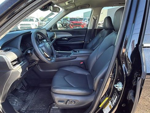 Used 2024 Toyota Grand Highlander XLE image 11