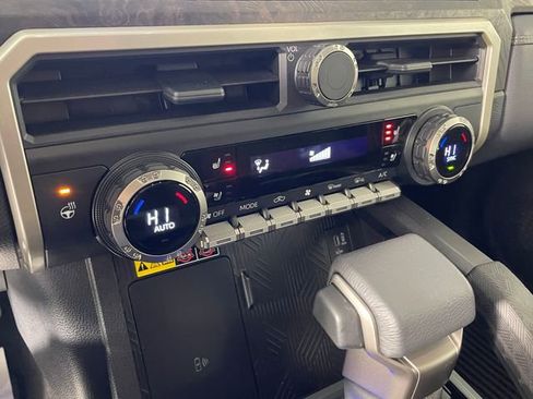 Used 2025 Toyota Tacoma Limited image 9