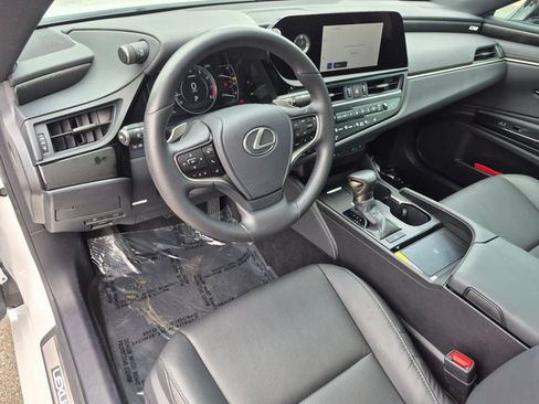 Used 2025 Lexus ES 350 w/ Premium Package FWD image 9