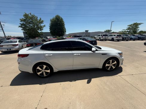 Used 2019 Kia Optima S w/ S Panoramic Sunroof Package FWD image 3