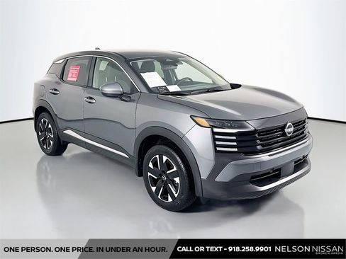 Used 2025 Nissan Kicks SV AWD/4WD image 3